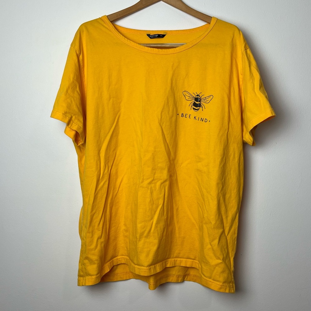 Shein curve Bee Kind golden yellow, honeybee graphic shirt, sz 4XL